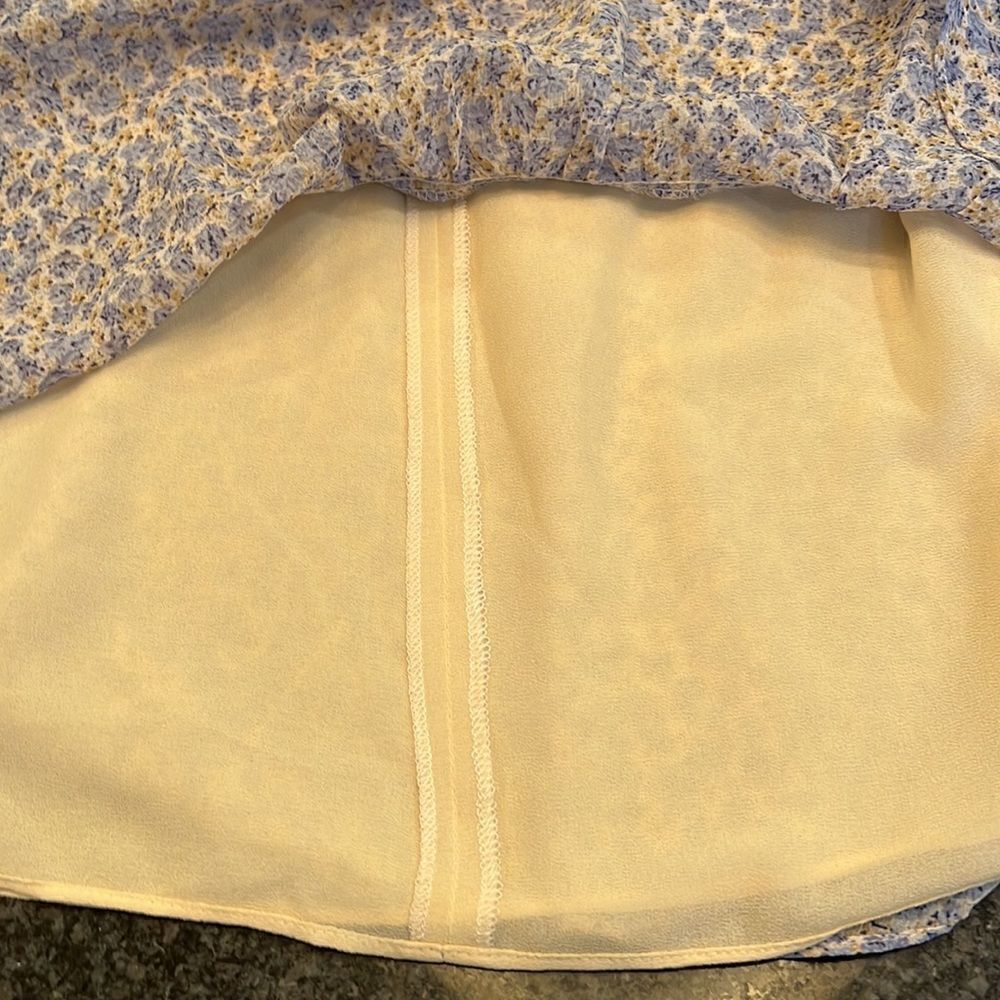 Cute MELLODAY FLORAL TOP in blues and yellow size small new never worn - Picture 7 of 9